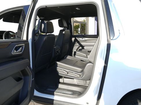Used 2023 Chevrolet Suburban Premier RWD image 27