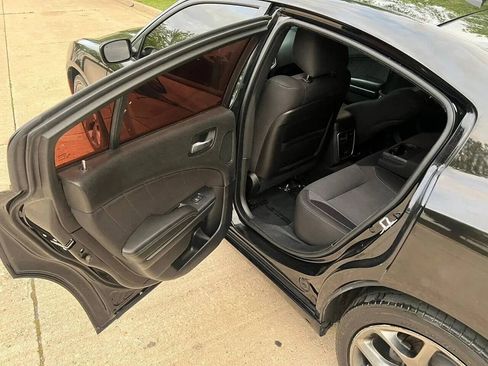 Used 2015 Dodge Charger SXT image 22
