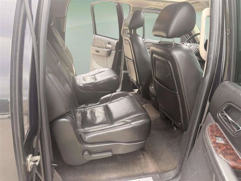Used 2011 GMC Yukon XL Denali AWD/4WD image 12