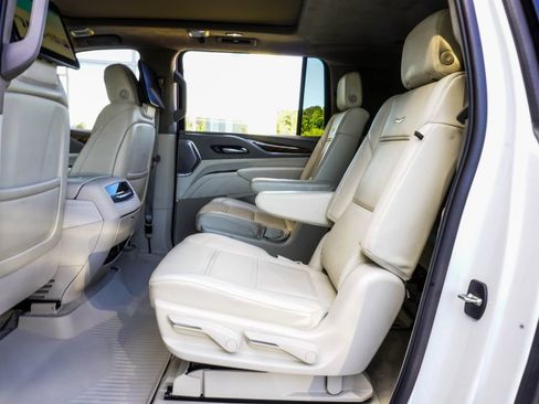 Used 2024 Cadillac Escalade ESV Sport Platinum w/ LPO, ONYX Package AWD/4WD image 36