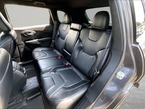 Used 2020 Jeep Cherokee High Altitude FWD image 16