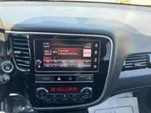 Used 2019 Mitsubishi Outlander SE FWD image 8