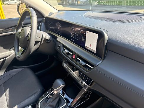 Certified 2025 Kia Seltos EX w/ EX Sunroof Package AWD/4WD image 9