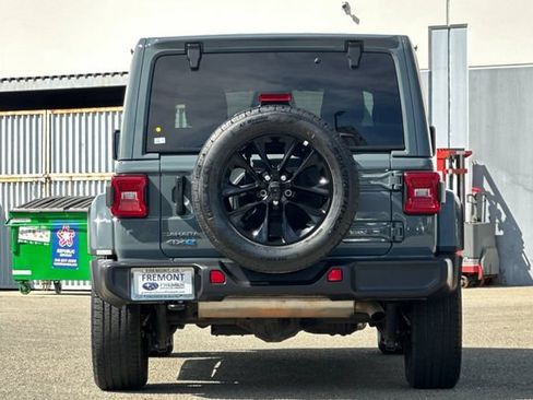 Used 2025 Jeep Wrangler Unlimited Sahara AWD/4WD image 5