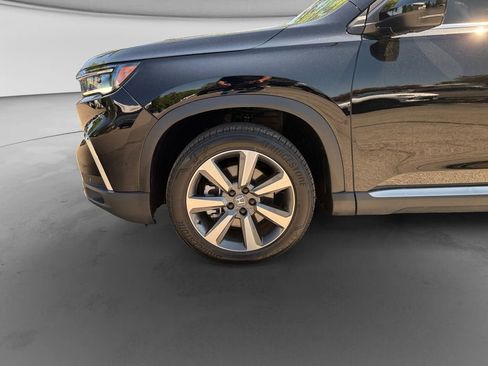 Used 2025 Honda Pilot Elite image 9