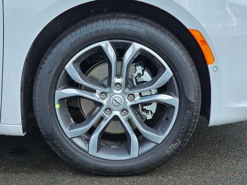 New 2026 Chrysler Pacifica Pinnacle image 10