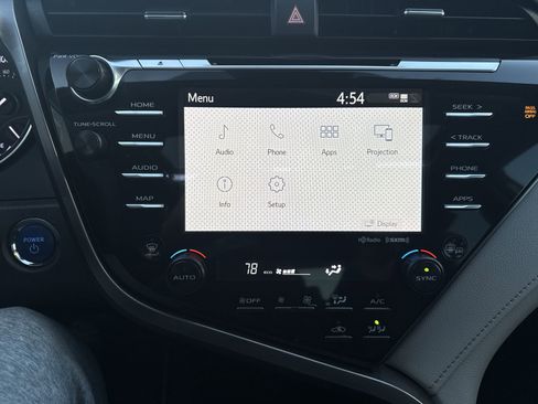 Used 2020 Toyota Camry LE image 14