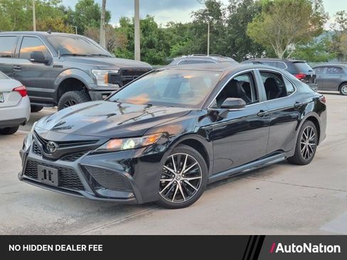 Used 2024 Toyota Camry SE FWD image 1