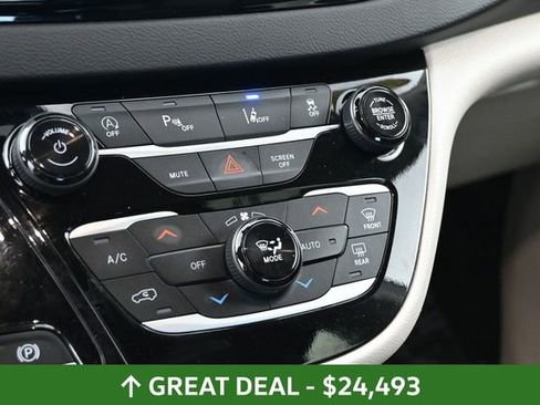 Used 2024 Chrysler Pacifica Touring-L FWD image 25