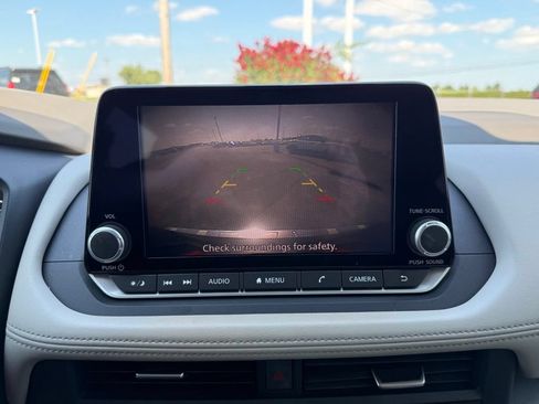 Used 2023 Nissan Rogue SV FWD image 27