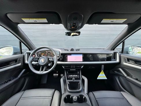 Used 2025 Porsche Cayenne S image 34