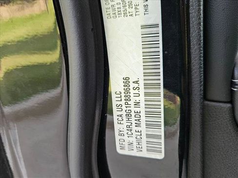 Used 2023 Jeep Grand Cherokee Limited AWD/4WD image 19