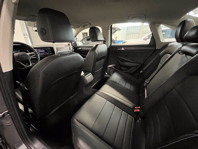 Used 2024 Volkswagen Jetta SE FWD image 15