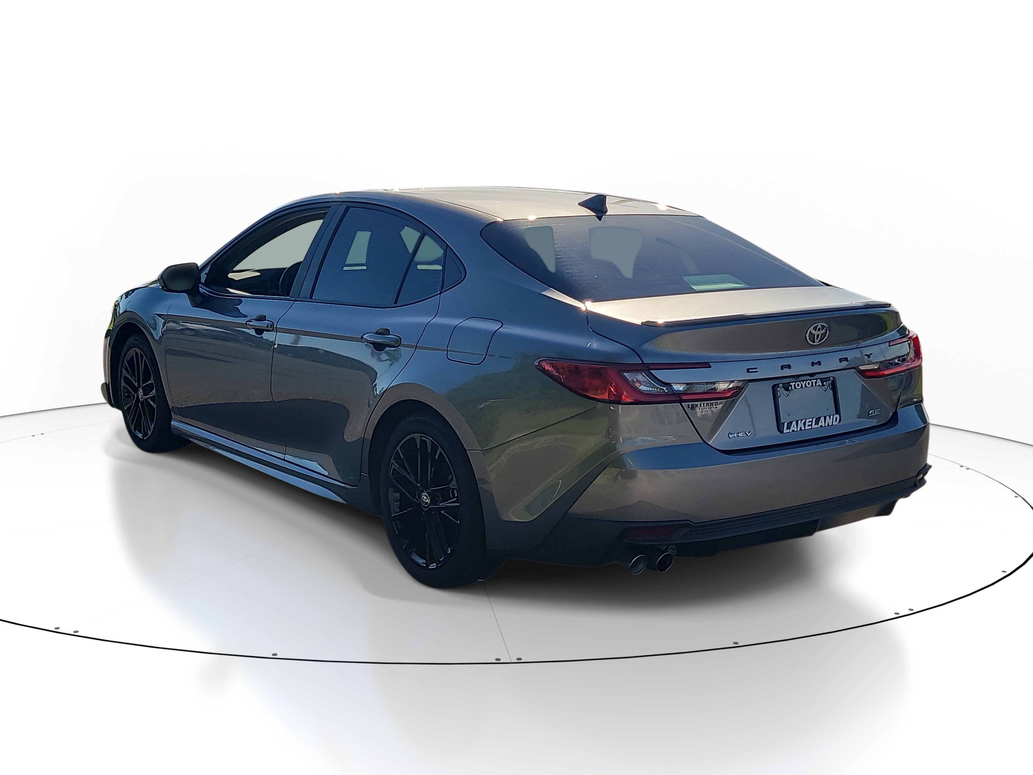 Used 2025 Toyota Camry SE w/ Multimedia Upgrade Package FWD image 5