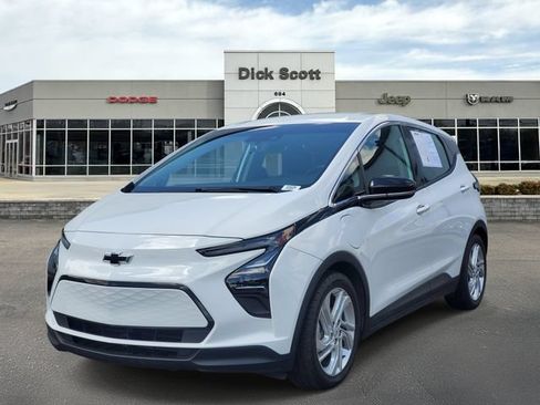 Used 2023 Chevrolet Bolt LT w/ Driver Confidence Package FWD image 2