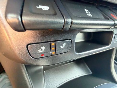 Used 2018 Chevrolet Colorado Z71 AWD/4WD image 16