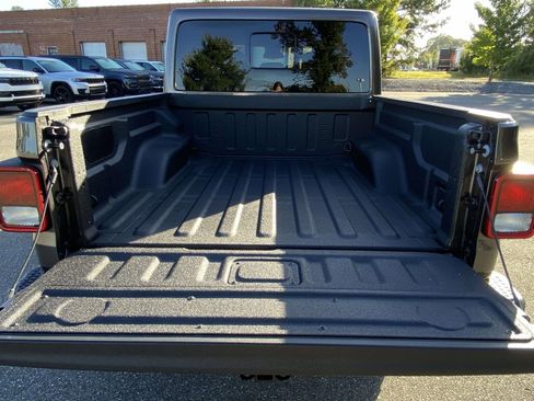 New 2025 Jeep Gladiator Sport image 10