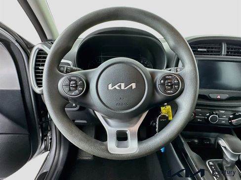 Certified 2022 Kia Soul LX FWD image 11