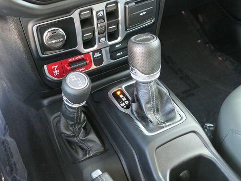 Used 2025 Jeep Gladiator Mojave w/ Convenience Group image 22