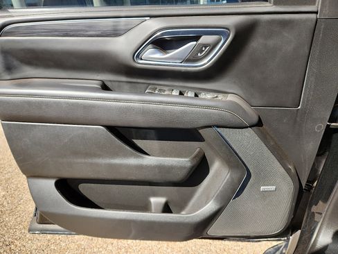 Used 2022 GMC Yukon SLT w/ SLT Premium Package image 12