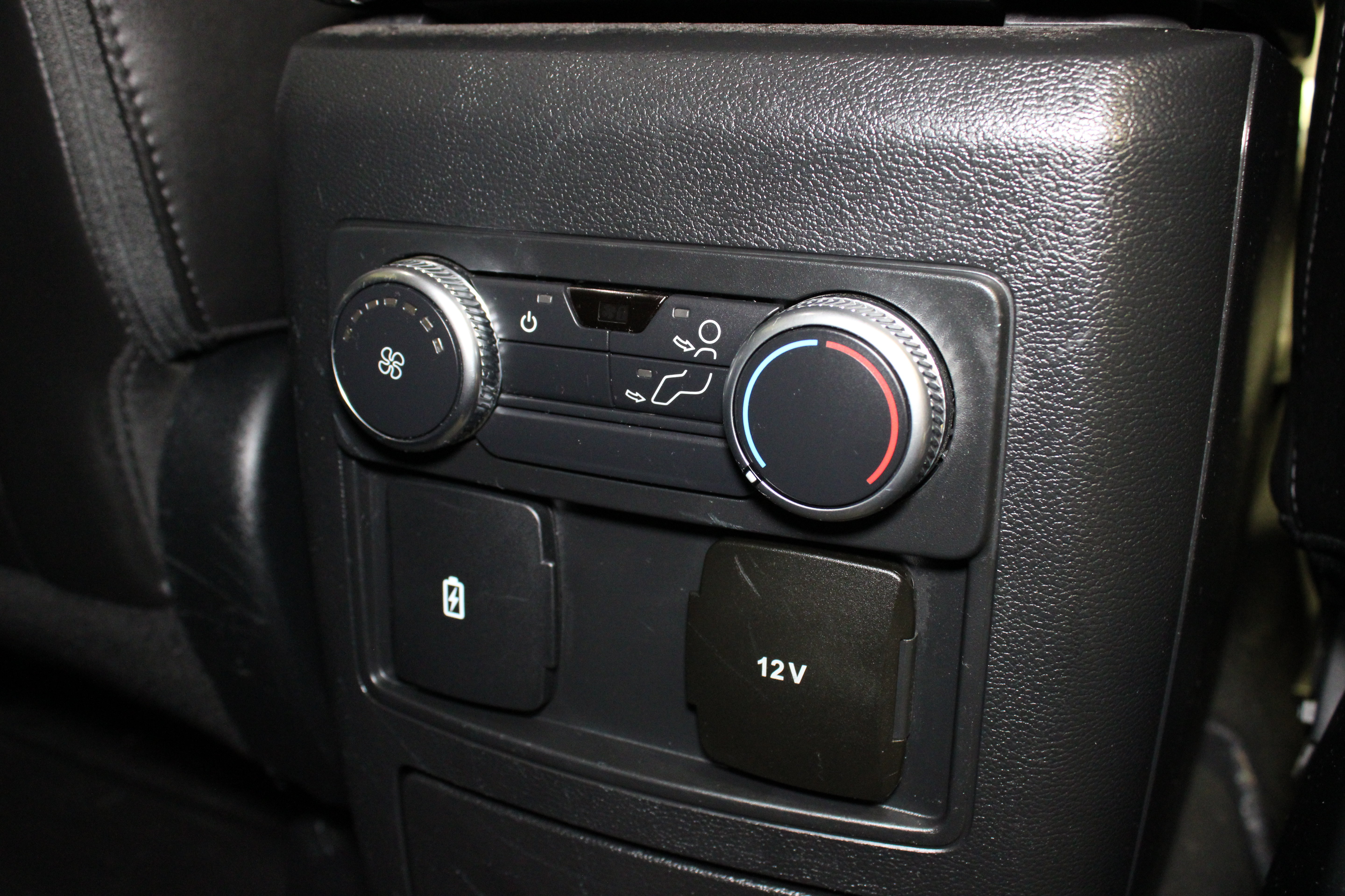 Used 2022 Ford Explorer XLT w/ Equipment Group 202A AWD/4WD image 22