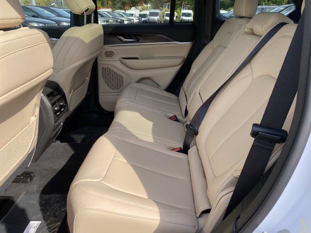 New 2027 Jeep Grand Cherokee Limited AWD/4WD image 7