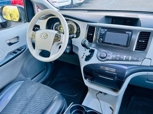 Used 2014 Toyota Sienna SE FWD image 20
