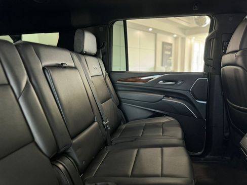Used 2023 Cadillac Escalade ESV Luxury image 21