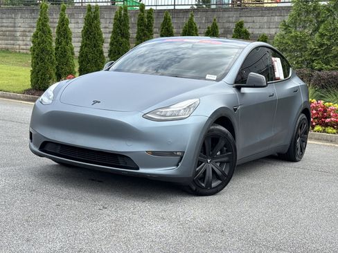 Used 2022 Tesla Model Y Long Range AWD/4WD image 5