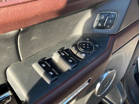 Used 2023 Ford Expedition Limited image 11