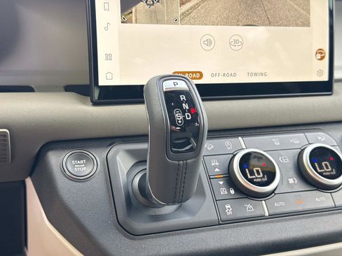Used 2025 Land Rover Defender 110 X-Dynamic SE image 26