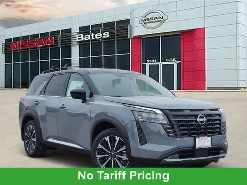 New 2026 Nissan Pathfinder Platinum image 1