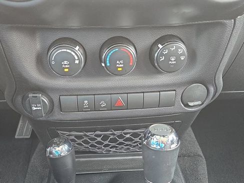 Used 2018 Jeep Wrangler Sport AWD/4WD image 22