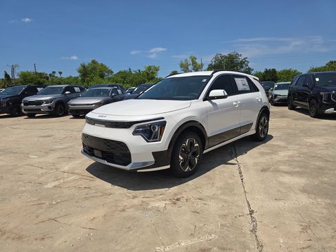 New 2026 Kia Niro Wind FWD image 4