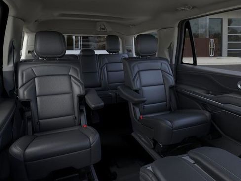 New 2026 Lincoln Navigator Premiere AWD/4WD image 11