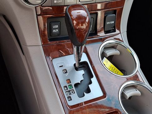 Used 2012 Toyota Highlander Limited w/ Tow Pkg image 17