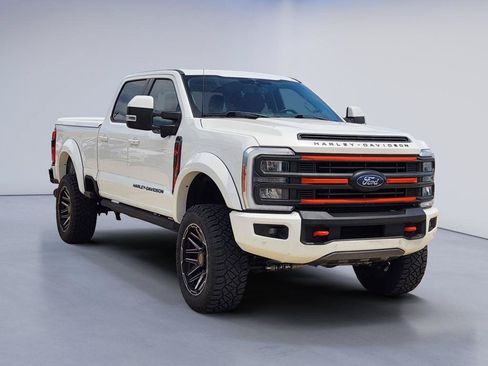 Used 2023 Ford F250 Lariat w/ Sport Appearance Package AWD/4WD image 3