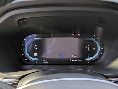 Used 2025 Volvo XC60 B5 Plus image 12