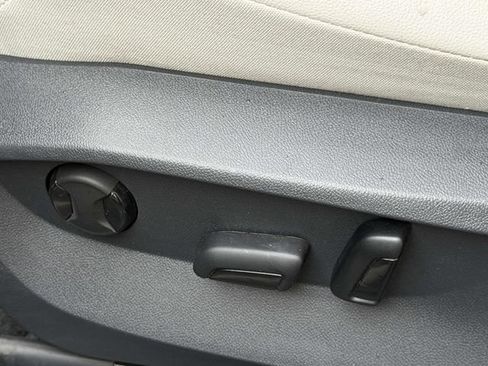 Used 2024 Volkswagen Tiguan SE AWD/4WD image 20