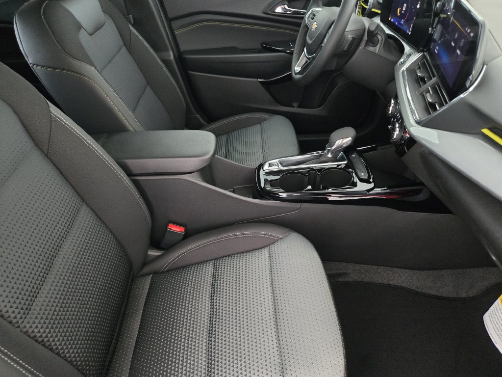 New 2026 Chevrolet Trax LT w/ LT Convenience Package FWD image 16