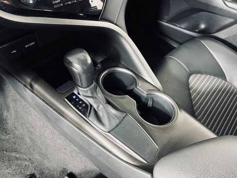 Used 2021 Toyota Camry SE image 23