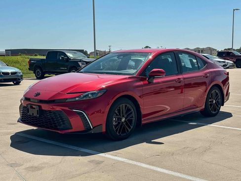Certified 2026 Toyota Camry SE w/ Convenience Package FWD image 7