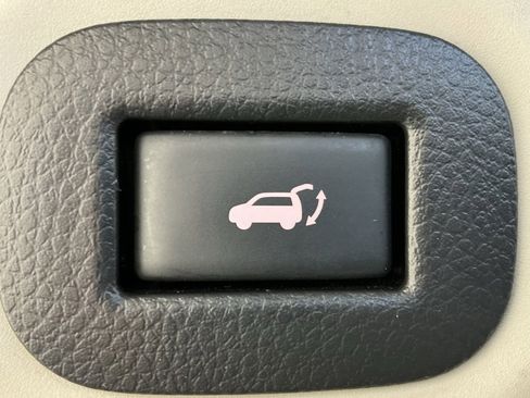 Used 2020 Nissan Rogue SV image 24