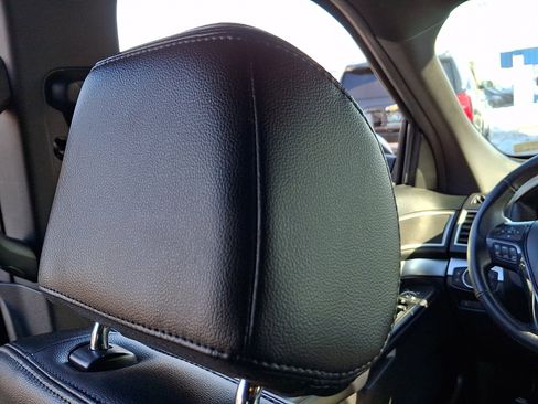 Used 2017 Ford Explorer XLT w/ Equipment Group 202A image 13