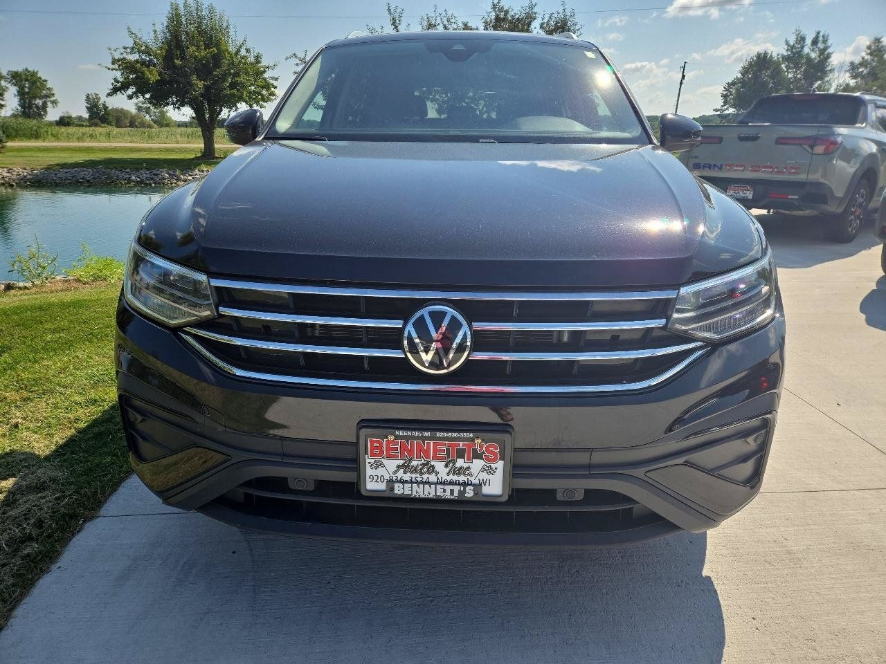 Used 2023 Volkswagen Tiguan SE AWD/4WD image 2