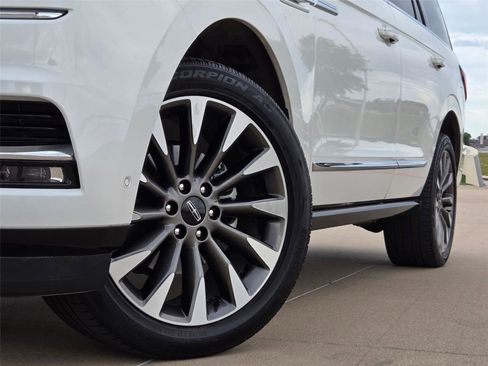 Used 2021 Lincoln Navigator Reserve w/ Luxury Package RWD image 8