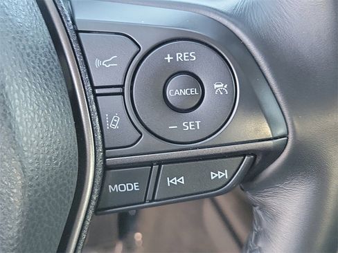 Used 2021 Toyota Camry SE image 6