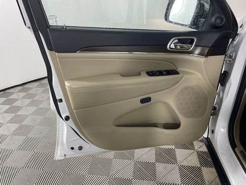 Used 2015 Jeep Grand Cherokee Limited w/ Trailer Tow Group IV image 11