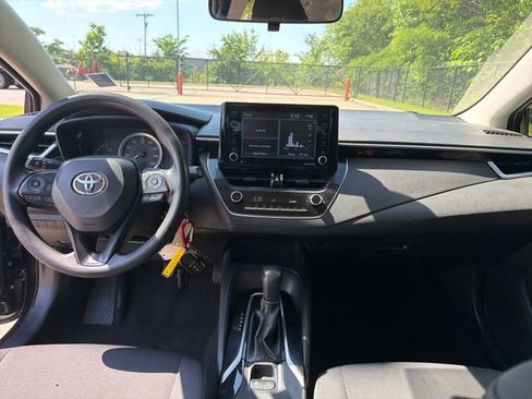 Used 2022 Toyota Corolla LE FWD image 15