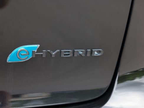 Used 2024 Chrysler Pacifica Limited FWD image 36